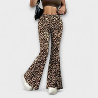 Pantalón bootcut con estampado de leopardo
