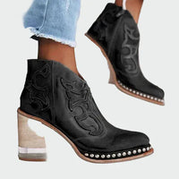 Botas de piel modernas con bordado