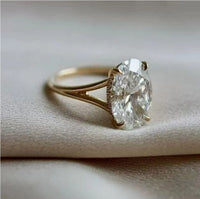 Anillo vintage ovalado dorado con cristal verde