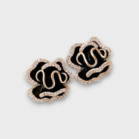 Amelia | Pendientes negros de flores con contorno dorado