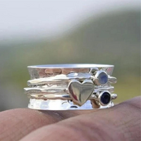 Anillo elegante en forma de corazón giratorio plateado