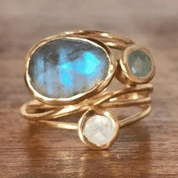 Anillo vintage con piedra luna azul